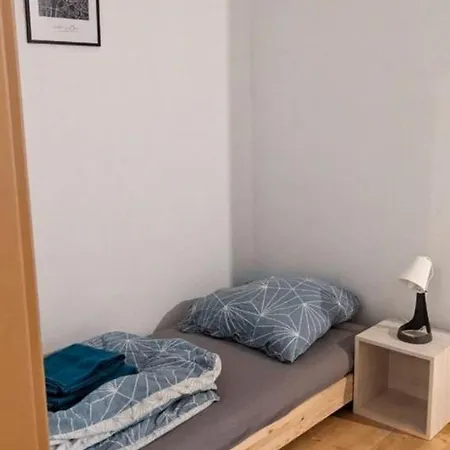 Apartment Monteurwohnung Mit Garten 6 Personen Dusseldorf